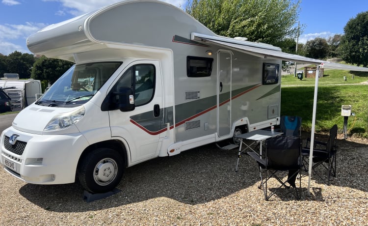 The Adventurer – 6 berth Peugeot AutoQuest 180 