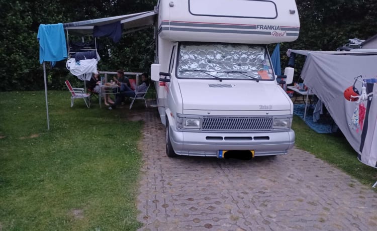 Wonderful spacious family camper for rent