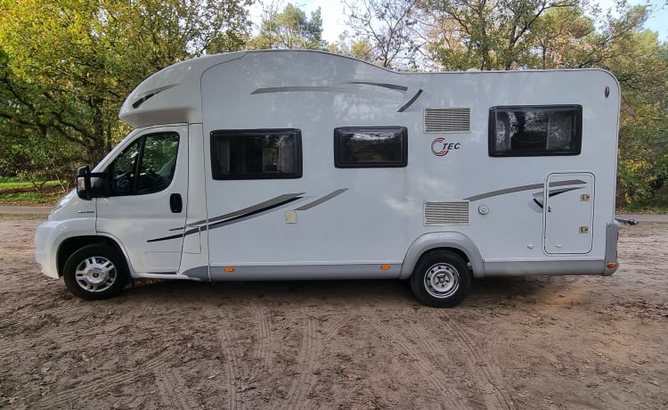 STARLIGHT Traveller – Camping-car élégamment équipé et confortable pour voyager en famille