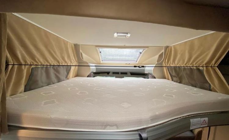 5p luxe camper met apart bed & hefbed