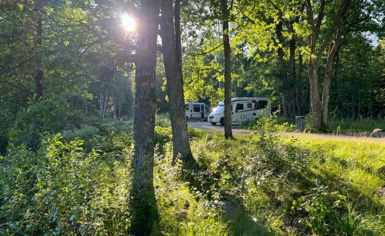 Ein voll ausgestatteter Camper für wunderschöne Campingferien.