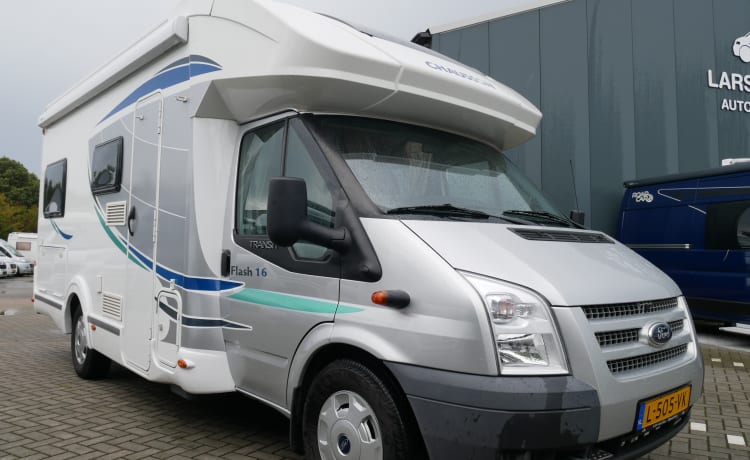 Chausson Flash 16, 4 places, lits longitudinaux, lit pavillon !!