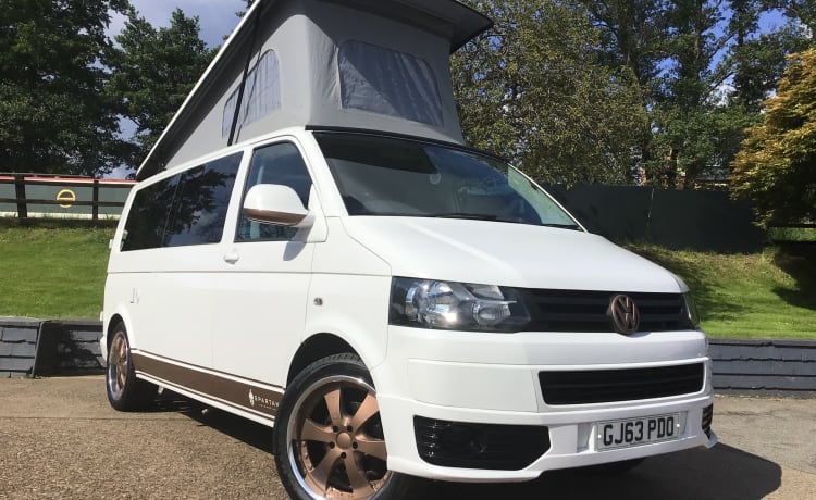 Camping-car Volkswagen Transporter 4 places avec toit escamotable 2013