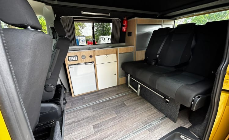 Goldie LONDON – RK69RPY - Avventura con Goldie, la Volkswagen Nomade a 4 posti letto