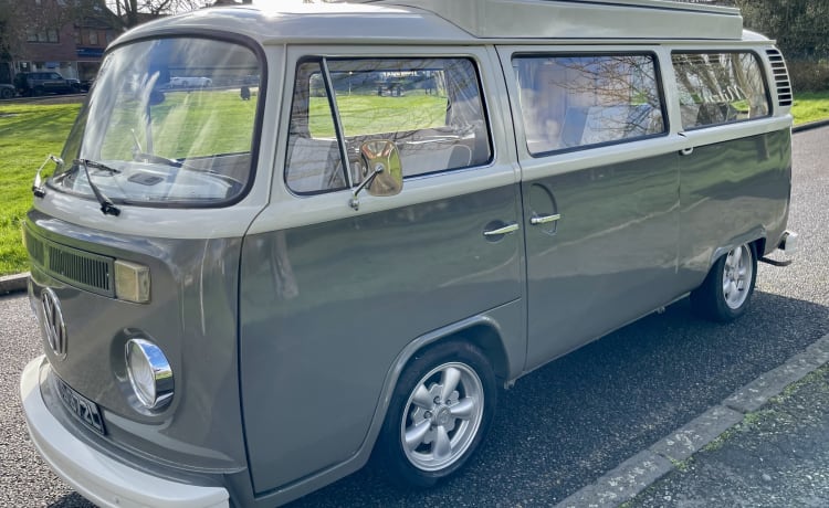 Dotty  – 2 berth Volkswagen campervan from 1972