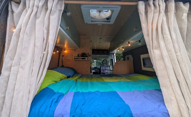 Vennie – 2p Fiat campervan from 2012