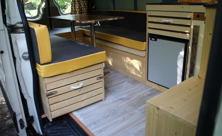 EigenWijze – Unique bus camper, with nice interior