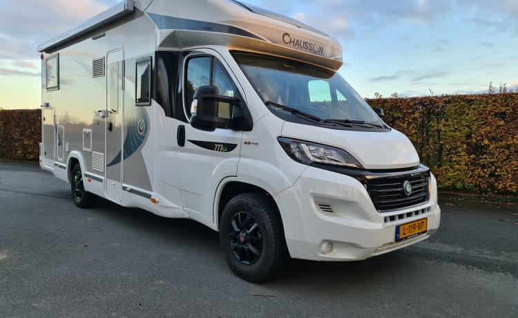 L199VP – Chausson 777GA  Automaat Titanium VIP zeer luxe , km vrij!