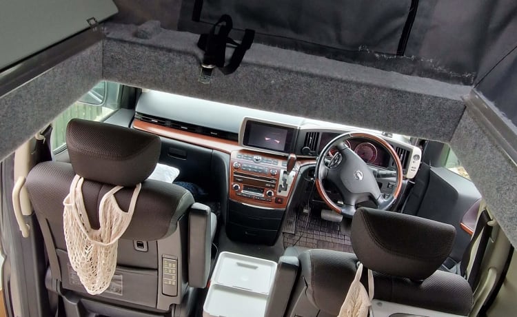 El – Camper Nissan Elgrand 2/3 posti letto con tetto apribile