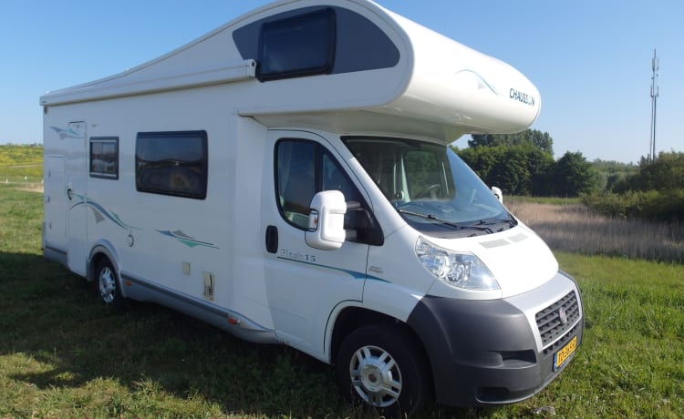 Schöner Familiencamper Chausson Flash 15