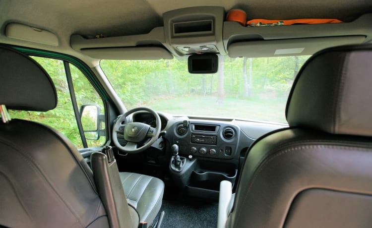 The Green House - Un Renault Master de luxe autonome à deux couchettes !