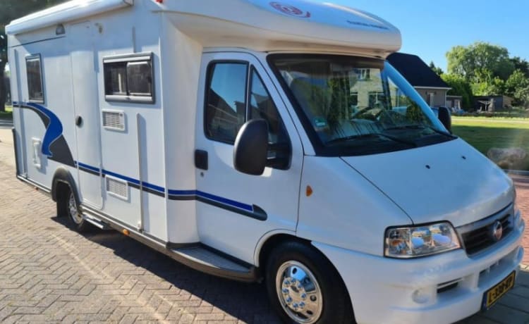 Nice camper with less than 30,000 kilometers on the odometer!