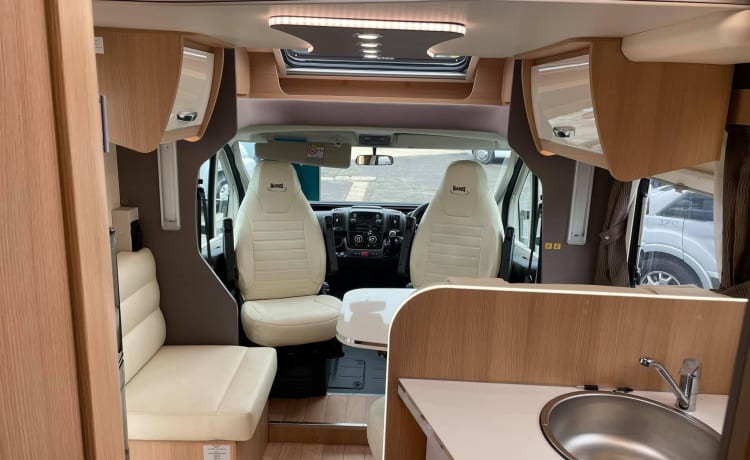 Holistic Moto – 4 berth Fiat semi-integrated from 2020