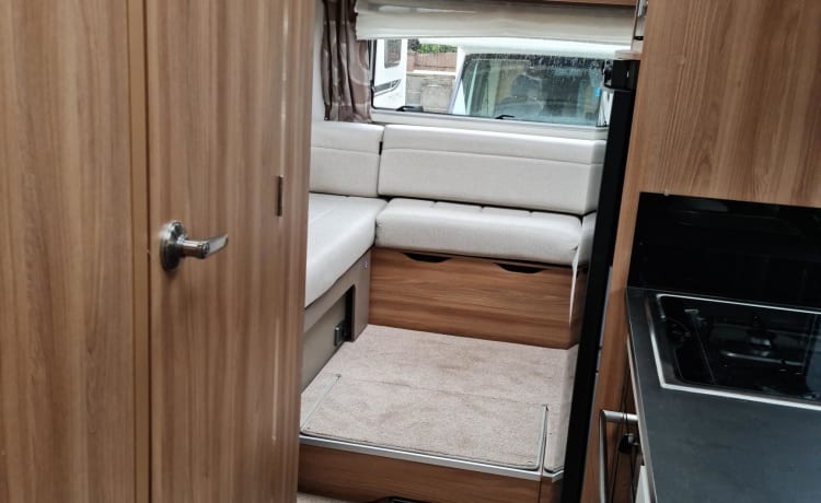 Cornish – Luxe 6 Berth BAILEY Autograph 796 Camper - All Inclusive*