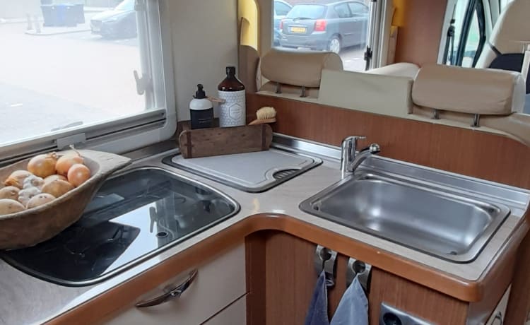 Luxe camper 4 personen automaat.