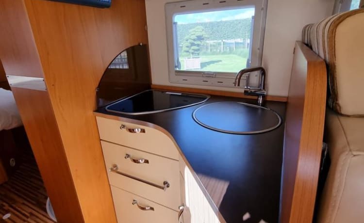 Happy Travels – Geräumiger Luxus-Camper für 4 Personen