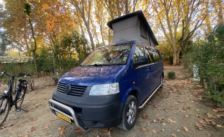 Bommeltje VW T5 extra binnen ruimte  – 2p Volkswagen campervan from 2007