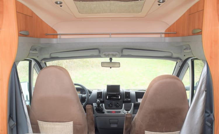 Camping-car de luxe complet et confortable