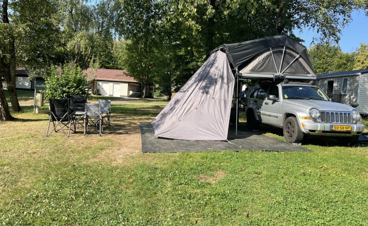 Jeep met daktent – Roof tent, 4 persons