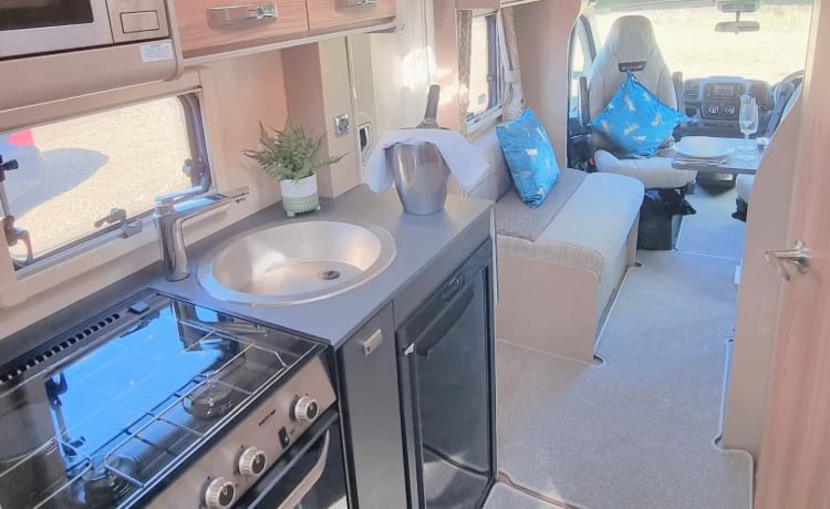 Swift Edge 494 – Luxury and Spacious 4 berth 