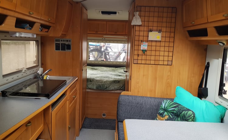 Hymer 4 personnes spacieux et très complet