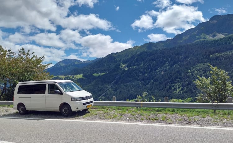 Gezellige 4p Volkswagen camper met nieuw interieur 