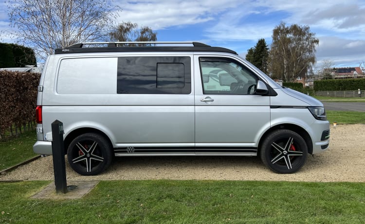 Dougie – 4 berth Volkswagen campervan from 2016