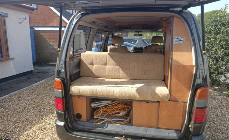 Dallas – 5 berth Toyota campervan from 1995