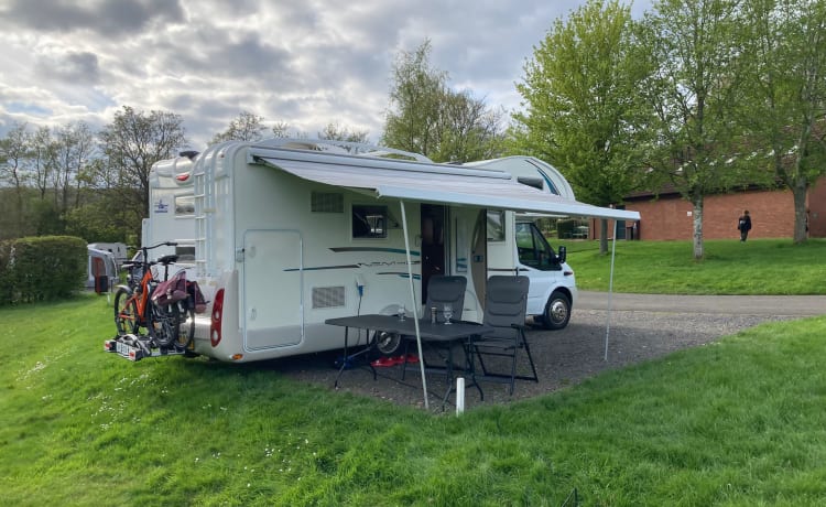 EXTRA BESCHIKBAARHEID – Camping-car spacieux pour 6 personnes avec toutes les commodités