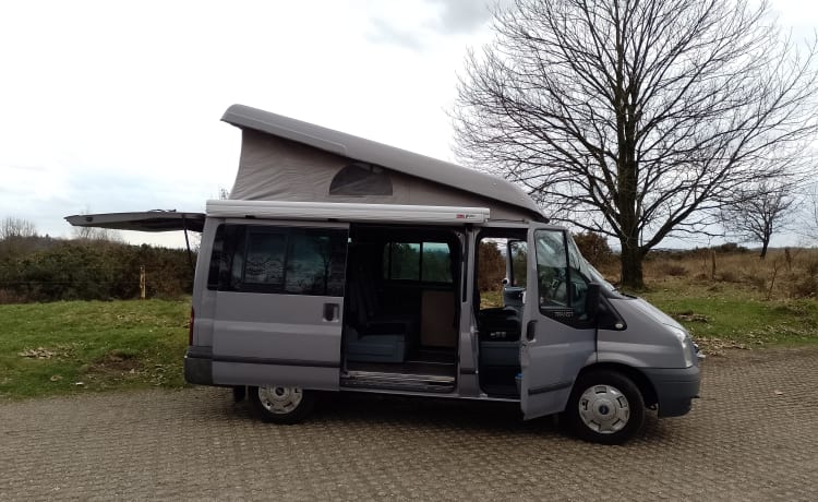 Bus Bertha  – Compacte Ford camperbus uit 2012