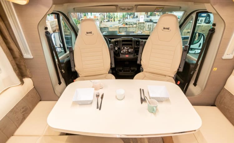 Arcka – Nieuwe, luxueuze camper 5 slaapplaatsen 2021 