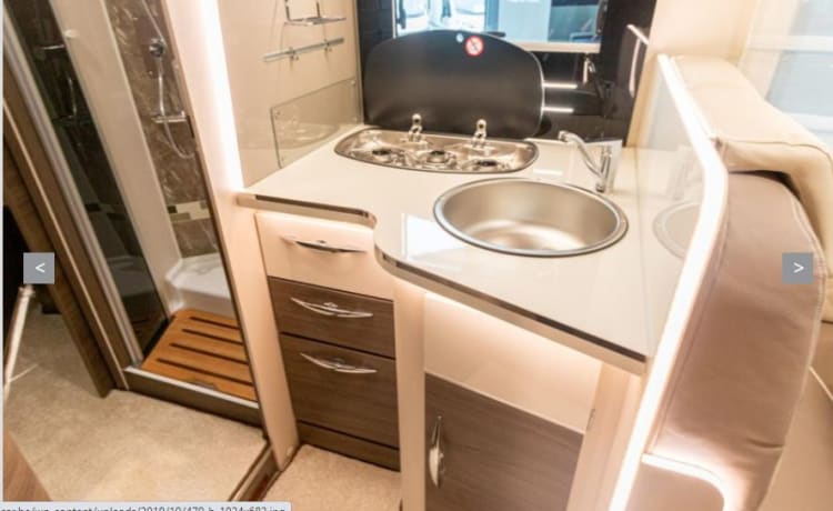 Horvathshouseonwheels – LUXURY Family Mobilhome with 5 full berths!