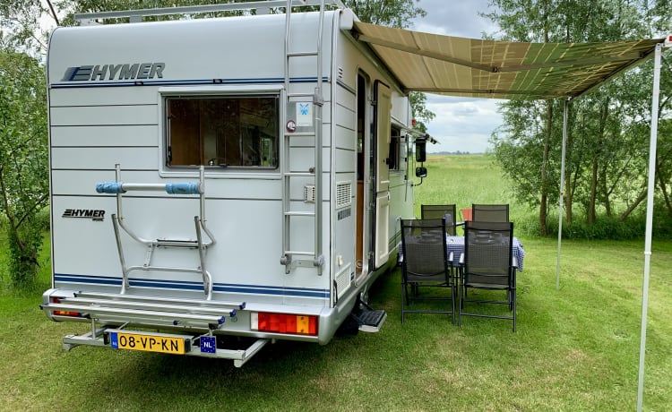 Hymer B544 6 personnes pour des vacances en camping-car sans soucis !