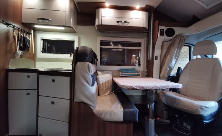 Droom op wielen! -Luxe camper met grote leefruimte!