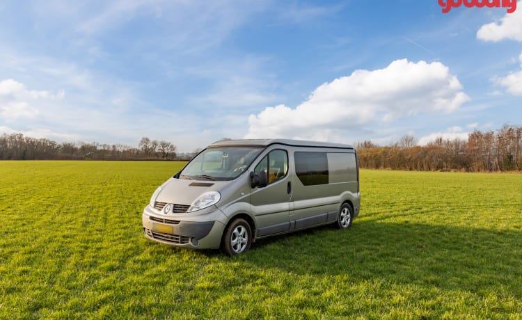 Roza – 4p Renault Camperbus uit 2011 - geschikt voor vrijwel elk avontuur!