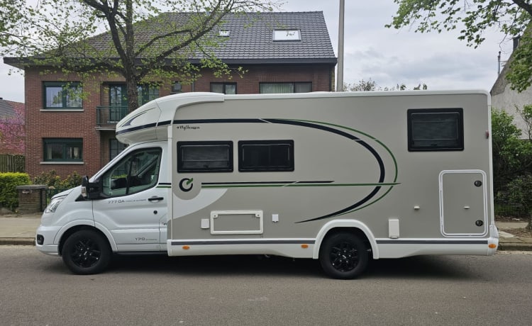 Kampergeluk – Beleef jouw uniek avontuur met onze 4-persoons automaat camper