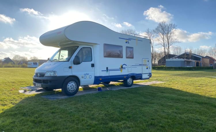 Ons Suzy – 6p Elnagh alcove family camper