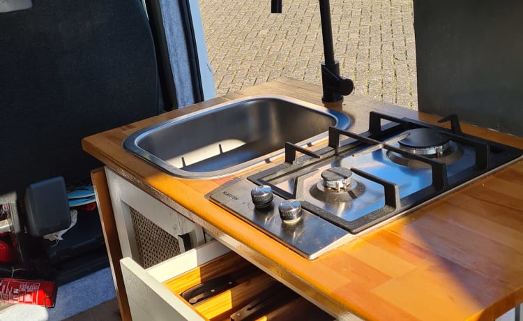 Piebe – Peugeot Bus Camper, komplettes Haus auf Rädern