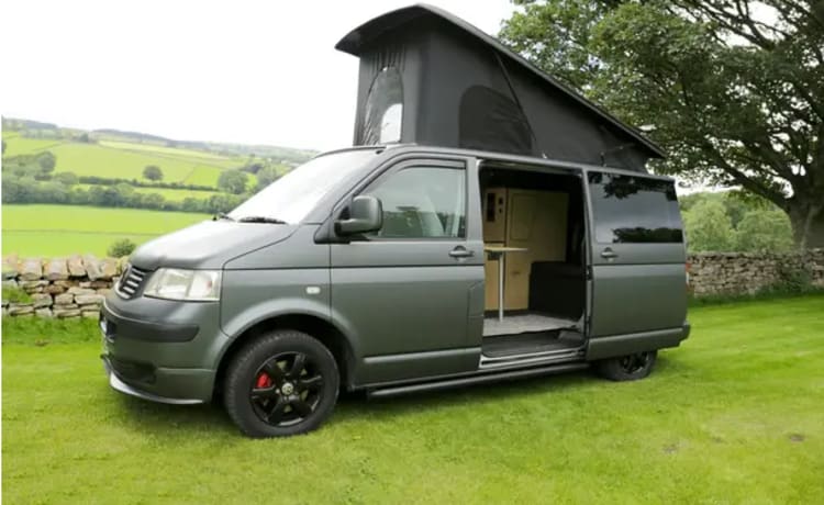 Cedric – T5 Campervan with Pop-Top, Rocknroll bed and Swivel Seats