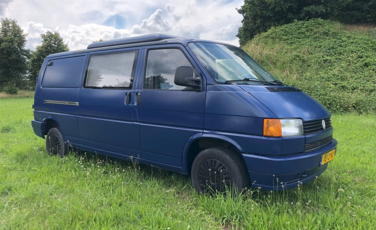 Verlengde Volkswagen T4 uit 1992 slaapplek: 2p zitplaatsen: 4p