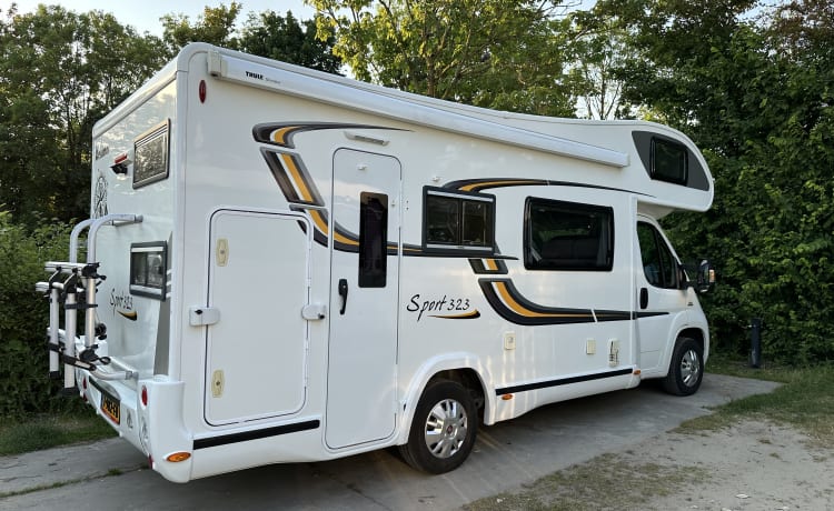 Camper Diem Familia 6 – 6p Benimar alcove from 2015