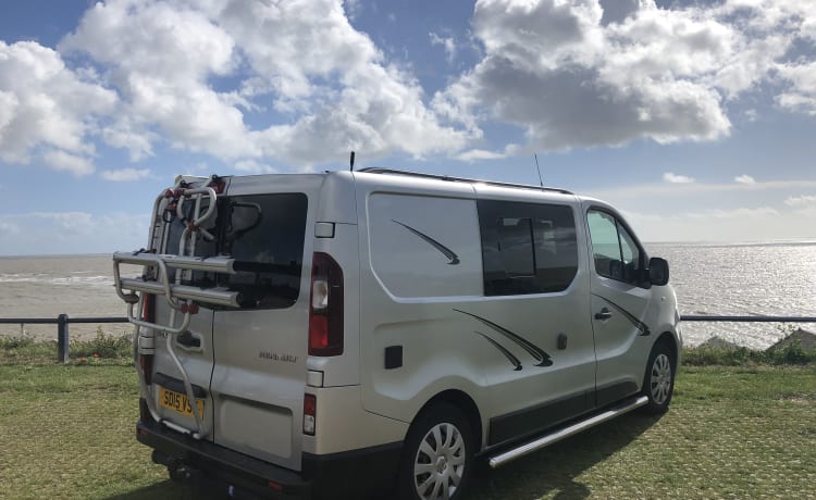 Sid – 2 Berth Renault Off-Grid Campervan