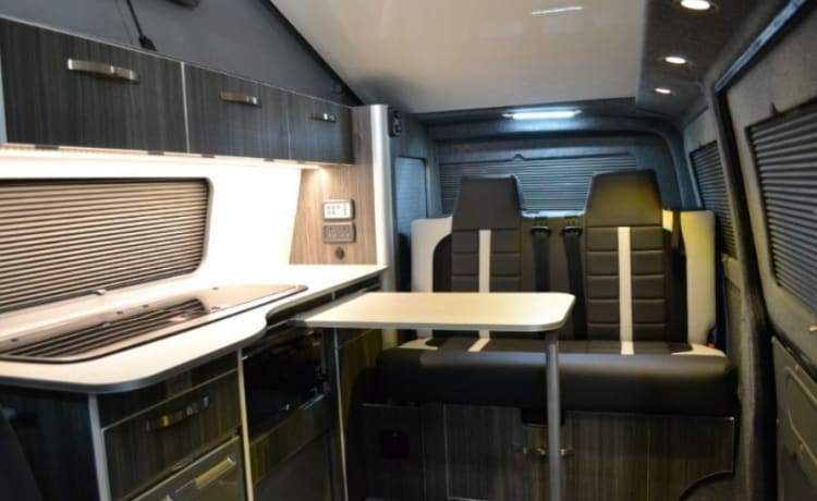 Camper di lusso VW T5 Sportline con pannello solare da 160 W.