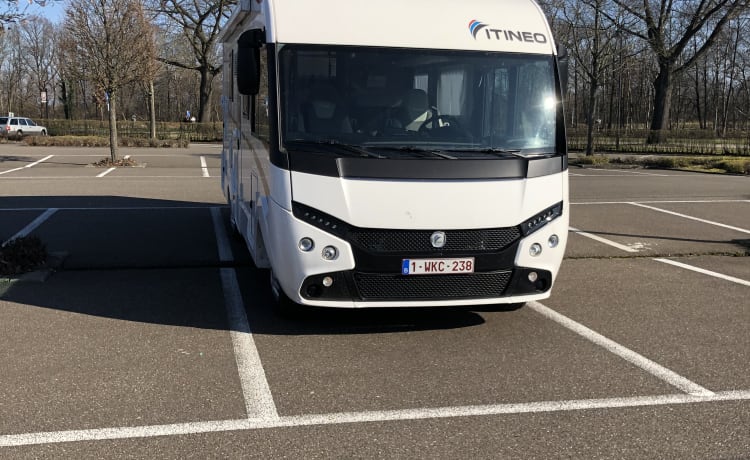 SB 740 – Ampio camper familiare 2019 per 5 persone