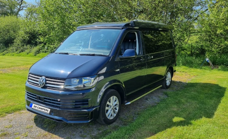 Charli  – Camper Volkswagen 2018 con 4 posti letto