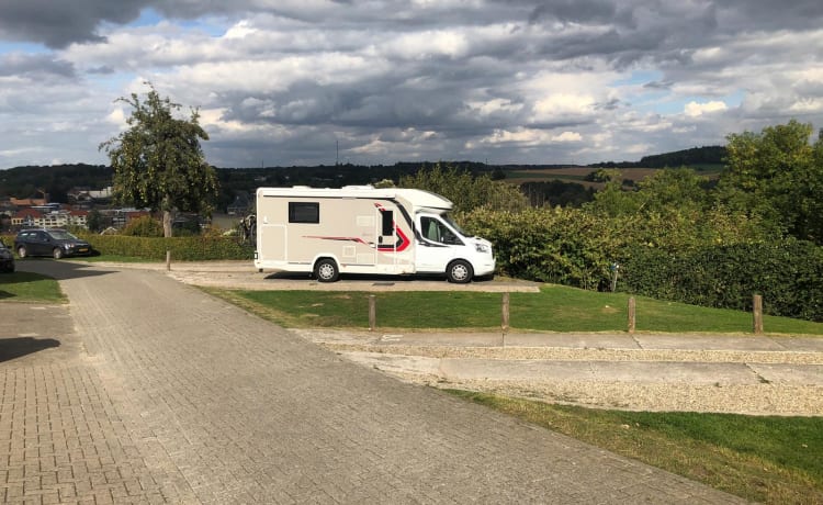 Ons busje – Challenger Graphite 358 de 2019 pour 4 à 5 personnes