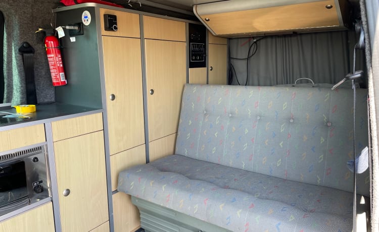 Magic – 4 berth Volkswagen T5 LWB Campervan