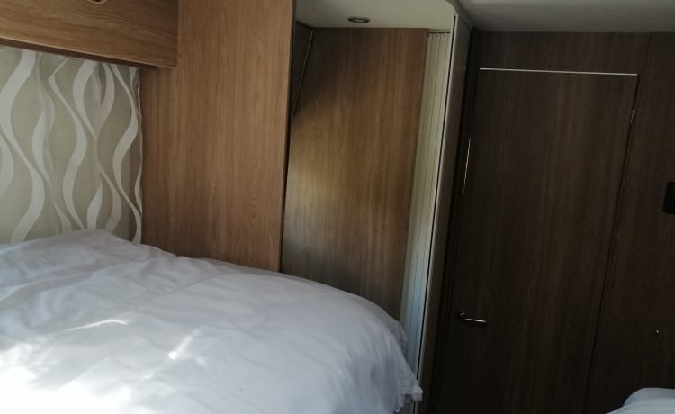 Ons Mieke...  – Rimor Seal 695: Gemütliches Mobilheim mit geräumigem Schlafzimmer.