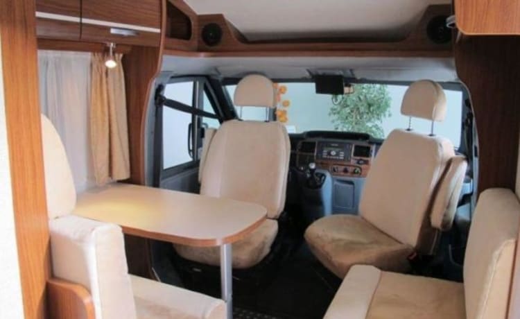 Narrow Hymer, practical and very complete