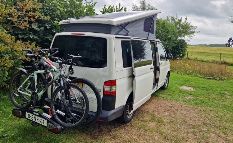 Self-built VW T5 camper for 2 people